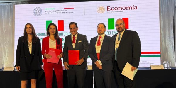 La firma dell'accordo SACE MoU Banco Santander Méxicco