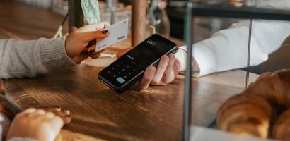 Adyen presenta due terminali Pro