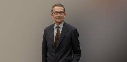 Credem: l&rsquo;utile resta stabile a 621,5 milioni